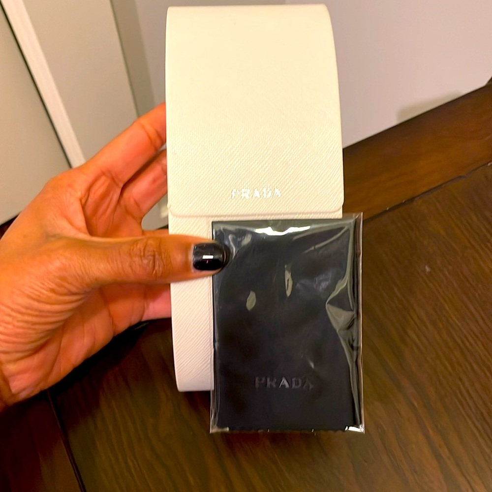 Prada sunglasses - Picture 5 of 5
